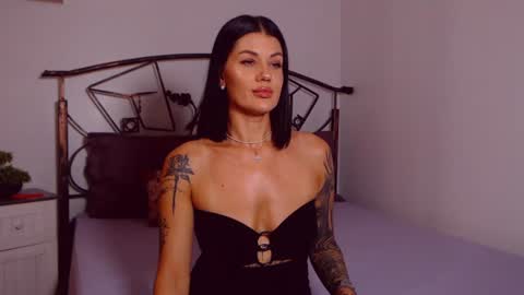 I V Y   online show from July 7, 7:29 pm