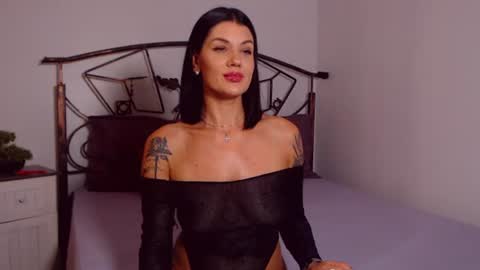 I V Y   online show from July 10, 9:06 pm
