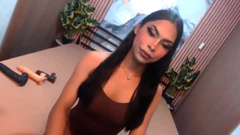 yvonnellvs online show from February 19, 3:02 am