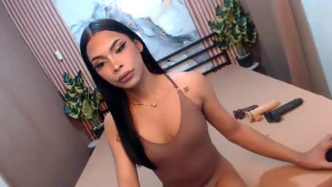yvonnellvs online show from July 4, 6:58 pm