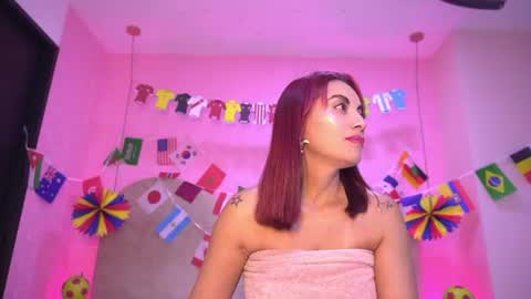 Zoe  online show from June 19, 3:00 am