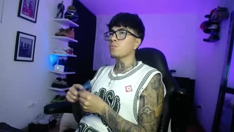 zac_muller1 online show from January 17, 4:28 am