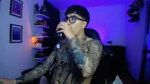 zac_muller1 online show from February 8, 2:15 am