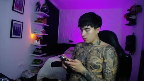 zac_muller1 online show from March 18, 5:10 am