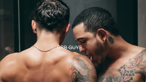 Snapshot of zacandmarcosmg_ chatting on December 15, 7:42 pm zacandmarcosmg_ online show from December 15, 7:42 pm