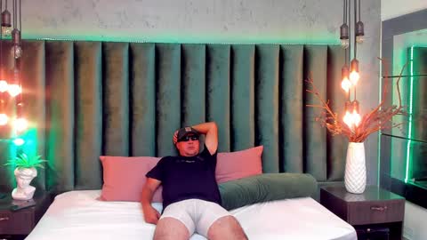 Snapshot of zacandmarcosmg_ chatting on December 30, 7:21 pm zacandmarcosmg_ online show from December 30, 7:21 pm