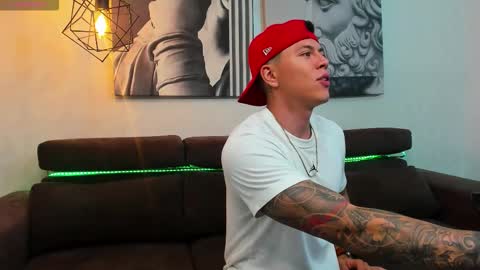 Snapshot of zacandmarcosmg_ chatting on October 21, 9:59 pm zacandmarcosmg_ online show from October 21, 9:59 pm