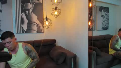 Snapshot of zacandmarcosmg_ chatting on November 17, 12:27 am zacandmarcosmg_ online show from November 17, 12:27 am