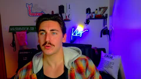 Snapshot of zach_rhyder chatting on November 16, 2:06 am Zach Rhyder online show from November 16, 2:06 am