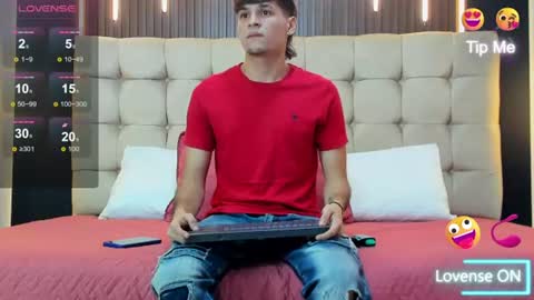 zack23__ online show from June 13, 3:04 am