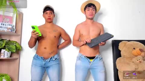 Snapshot of zack_and_alan chatting on November 13, 2:49 pm zack online show from November 13, 2:49 pm