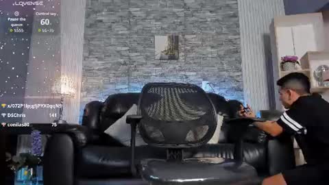 zack_joness10 online show from June 14, 4:14 am