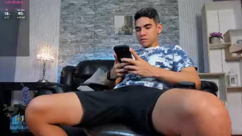 zack_joness10 online show from June 16, 4:15 am