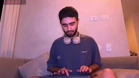 Snapshot of zack_sullivan22 chatting on May 17, 6:11 am zack_sullivan22 online show from May 17, 6:11 am