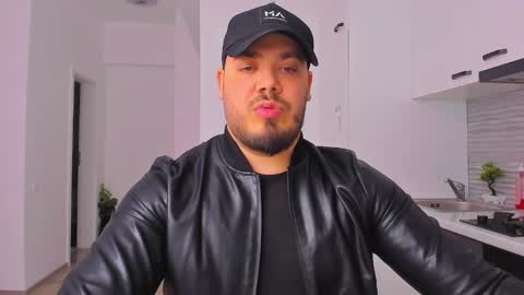 Snapshot of zackconnorsx chatting on February 11, 10:39 pm Zack online show from February 11, 10:39 pm