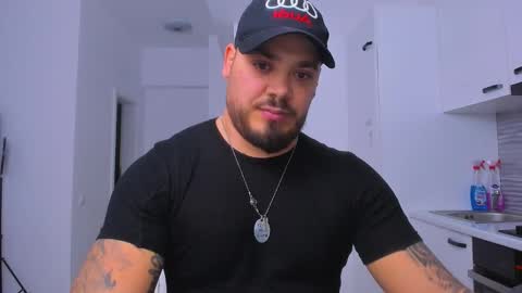 Snapshot of zackconnorsx chatting on November 18, 1:00 am Zack online show from November 18, 1:00 am