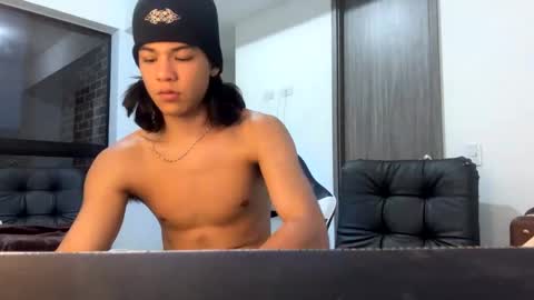 Snapshot of zackss_player chatting on September 22, 11:18 pm zackss_player online show from September 22, 11:18 pm