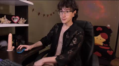 Snapshot of zackstivensen chatting on February 15, 2:37 am Zachary next stream on monday online show from February 15, 2:37 am