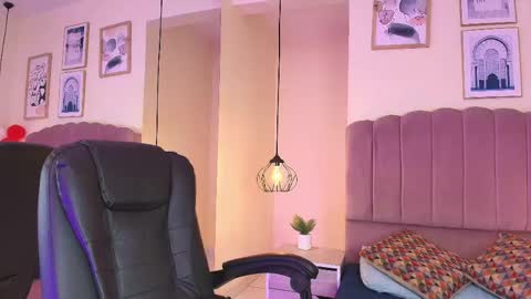 Zafiraa  online show from April 18, 7:29 pm