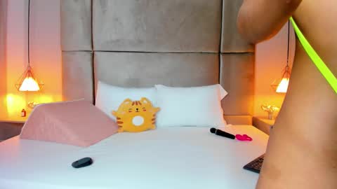 Zafiro online show from February 10, 12:09 pm