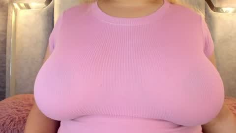 Snapshot of zafiro_claire chatting on June 17, 6:53 pm Claire online show from June 17, 6:53 pm