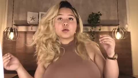Snapshot of zafiro_claire chatting on July 25, 6:49 pm Claire online show from July 25, 6:49 pm
