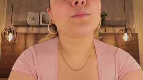 Snapshot of zafiro_claire chatting on July 27, 6:59 pm Claire online show from July 27, 6:59 pm