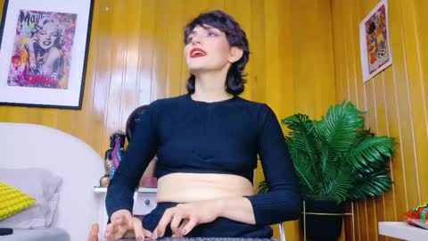 Snapshot of zafiro_gem_ chatting on November 7, 8:31 pm Karina online show from November 7, 8:31 pm