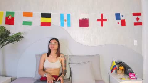 Snapshot of zafiro_n_amber chatting on June 27, 2:12 pm Zafiro and Amber online show from June 27, 2:12 pm