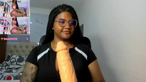 Snapshot of zahra_rose chatting on May 22, 8:36 pm zahra_rose online show from May 22, 8:36 pm
