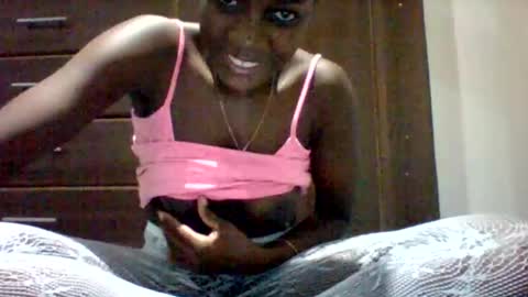 Snapshot of zainxxxx chatting on May 16, 10:41 pm zainxxxx online show from May 16, 10:41 pm