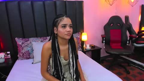 Snapshot of zaira_angel chatting on September 28, 5:35 am Zaira Angel online show from September 28, 5:35 am