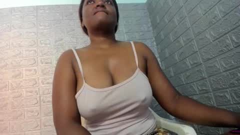 Snapshot of zamara__ chatting on May 20, 12:22 pm Zamara online show from May 20, 12:22 pm