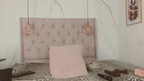 ZAMIRA online show from October 12, 1:10 pm