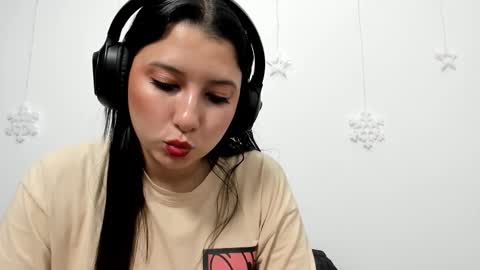 zammii69 online show from December 15, 8:35 pm