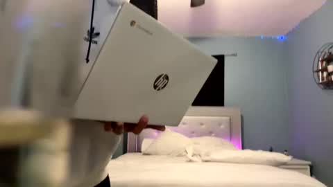 Snapshot of zamoraedii1994 chatting on December 8, 3:43 am Edii online show from December 8, 3:43 am