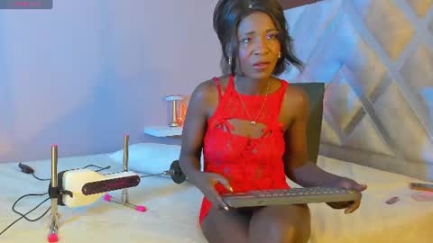 Snapshot of zamy_atelier chatting on June 28, 3:18 pm zamy_atelier online show from June 28, 3:18 pm