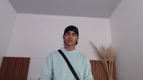 Snapshot of zander_2120 chatting on January 5, 1:04 pm Zander online show from January 5, 1:04 pm