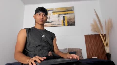 Snapshot of zander_2120 chatting on October 28, 1:25 pm Zander online show from October 28, 1:25 pm