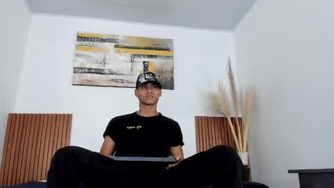 Snapshot of zander_2120 chatting on November 21, 1:32 pm Zander online show from November 21, 1:32 pm