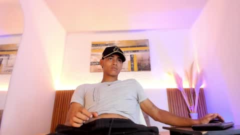 Snapshot of zander_2120 chatting on May 8, 1:27 pm Zander online show from May 8, 1:27 pm