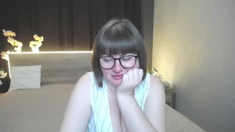 zannadreil online show from May 1, 6:23 pm