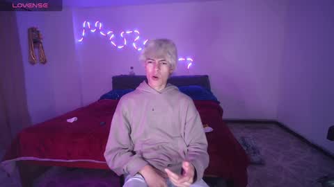 Snapshot of zanty2308 chatting on December 30, 8:54 am Tiiago Mallz online show from December 30, 8:54 am