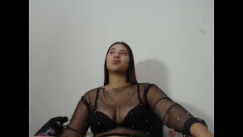 Snapshot of zaphiro__skye chatting on June 15, 8:49 am Skye online show from June 15, 8:49 am