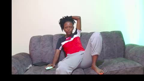 Snapshot of zara_lae chatting on December 18, 10:43 am nicky online show from December 18, 10:43 am