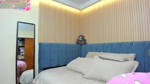 Snapshot of zara_milf_ chatting on May 18, 12:22 pm zara online show from May 18, 12:22 pm