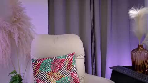 Snapshot of zara_nova chatting on July 20, 2:52 pm Zara Nova online show from July 20, 2:52 pm