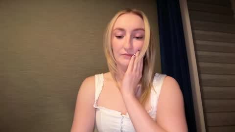 Snapshot of zaraallure chatting on July 30, 9:14 pm zaraallure online show from July 30, 9:14 pm