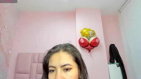 Snapshot of zarah_torres chatting on September 22, 11:18 pm Zarah online show from September 22, 11:18 pm