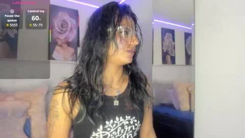 Snapshot of zarahbennet chatting on May 4, 7:43 pm Zarah online show from May 4, 7:43 pm